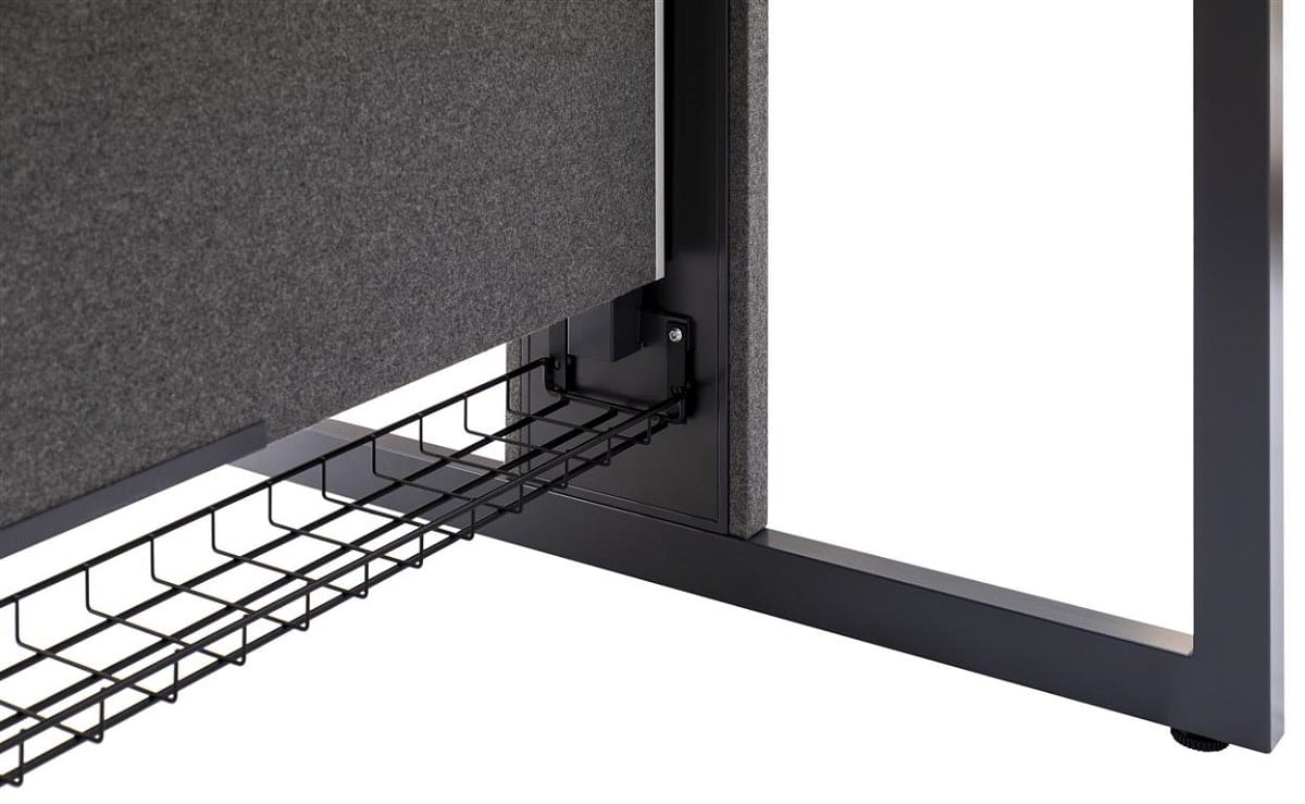 STAND UP R is modular, adjustable height benching