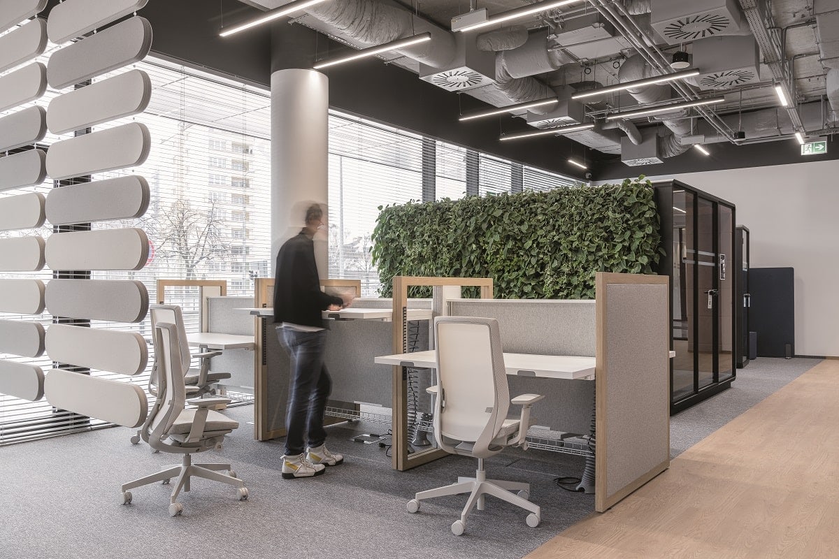 How to optimise space in a small office?