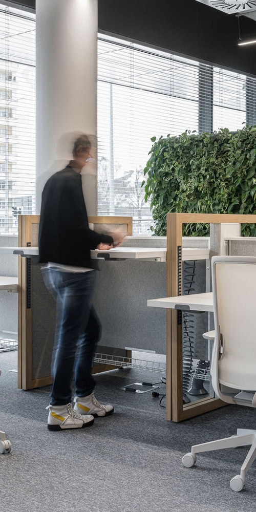 Sit & stand desk for office
