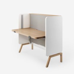 Ein einzelner elementarer Schreibtisch